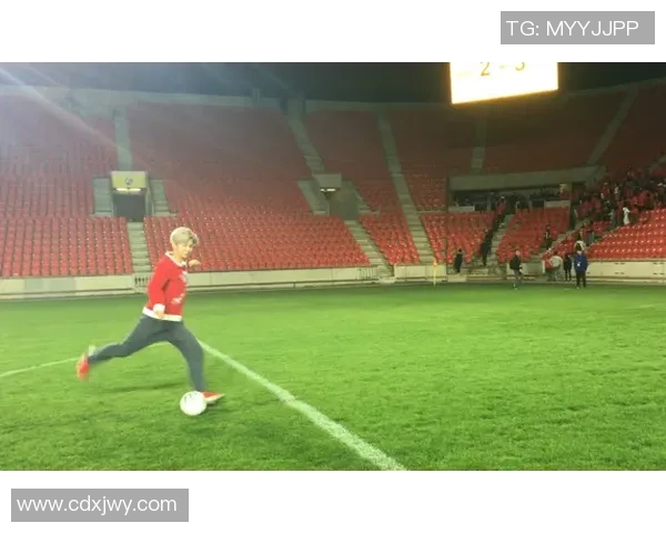 足球明星偶遇偶像瞬间感动心灵的故事与梦想的交汇 足球明星偶遇偶像瞬间感动心灵的故事与梦想的交汇