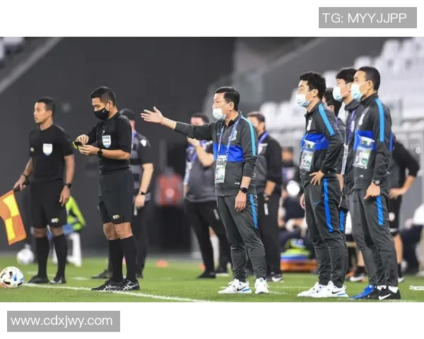 上海篮球队团队协作引发热议球迷对战术配合与球员默契提出质疑